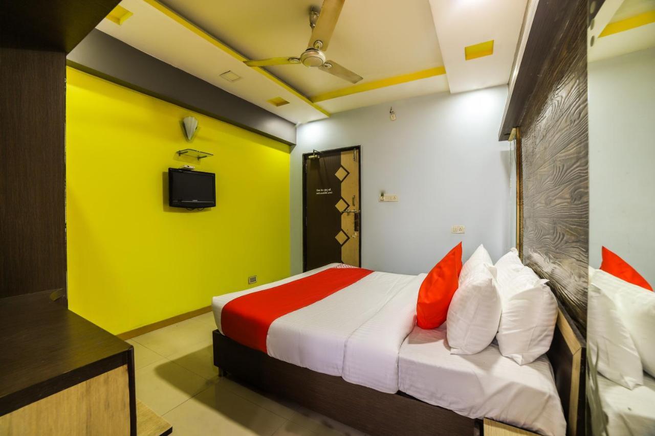 Oyo 69877 Hotel Sarthi Residency Ahmedabad Exterior photo
