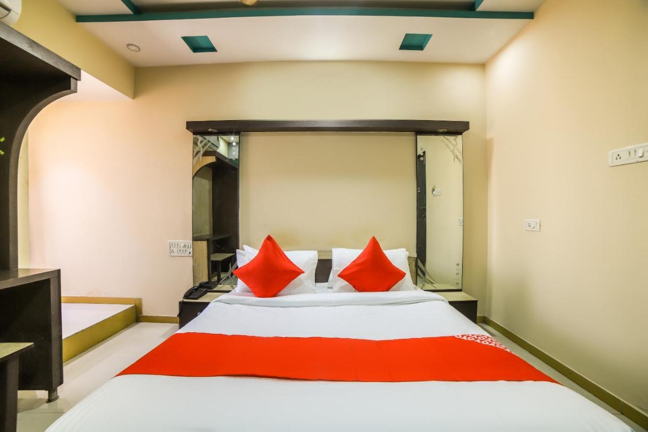 Oyo 69877 Hotel Sarthi Residency Ahmedabad Exterior photo