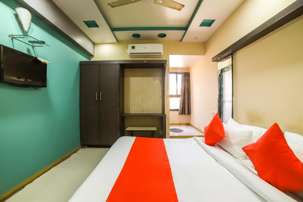 Oyo 69877 Hotel Sarthi Residency Ahmedabad Exterior photo